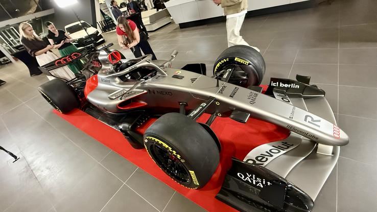 Monopostul de Formula 1 Audi R26 este expus în București, la Porsche Pipera. Foto: Andrei Crăițoiu (GSP.RO)