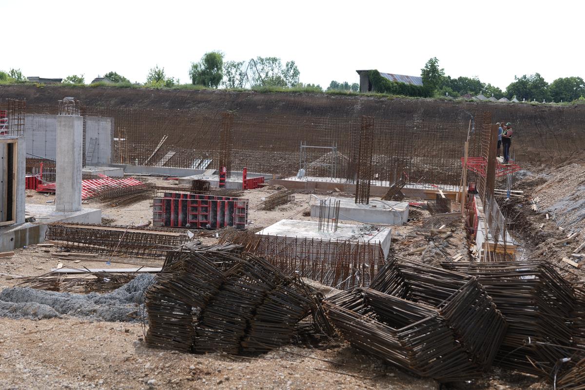 Se construiește stadionul viitorului în România » Va funcționa exclusiv cu energie regenerabilă: GSP a vizitat șantierul unde se muncește la 30 de grade!