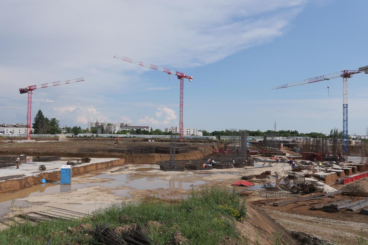 Se construiește stadionul viitorului în România » Va funcționa exclusiv cu energie regenerabilă: GSP a vizitat șantierul unde se muncește la 30 de grade!