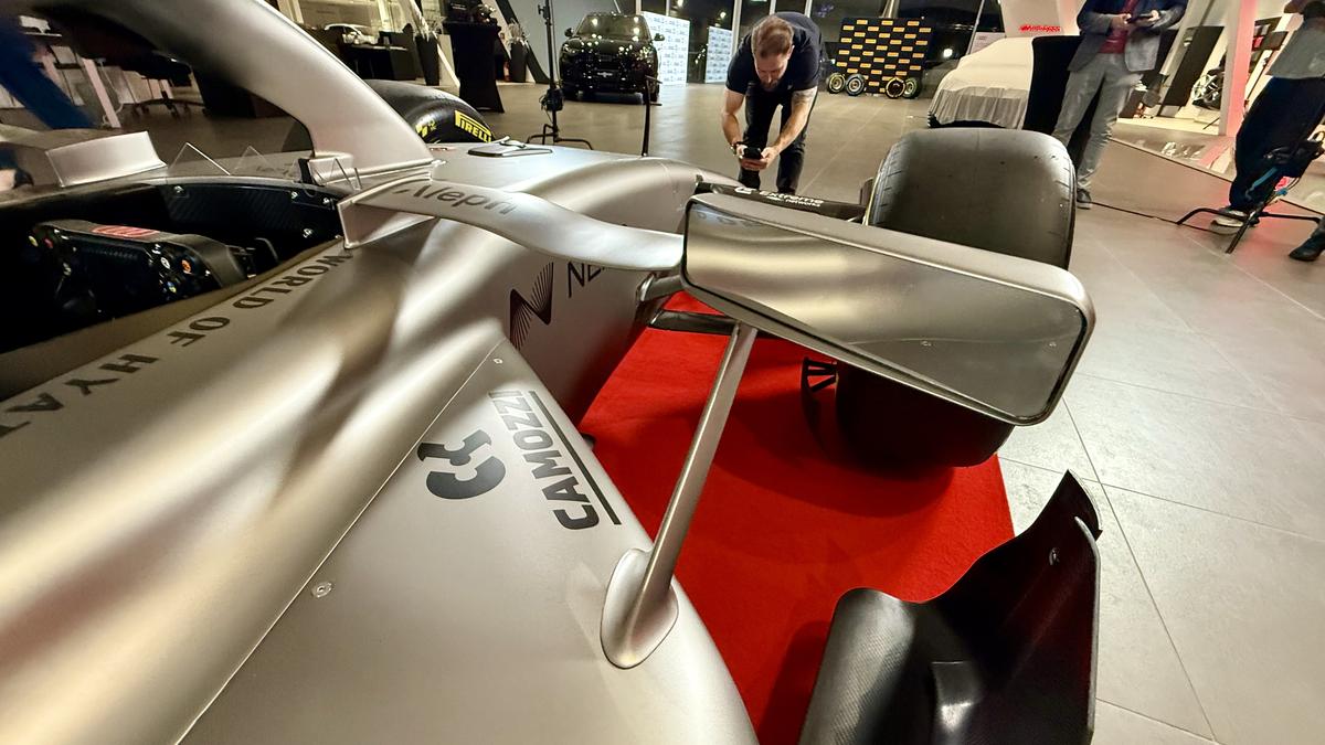 Monopostul Audi R26 de Formula 1 a fost adus la București » Unde poate fi văzută mașina constructorului german