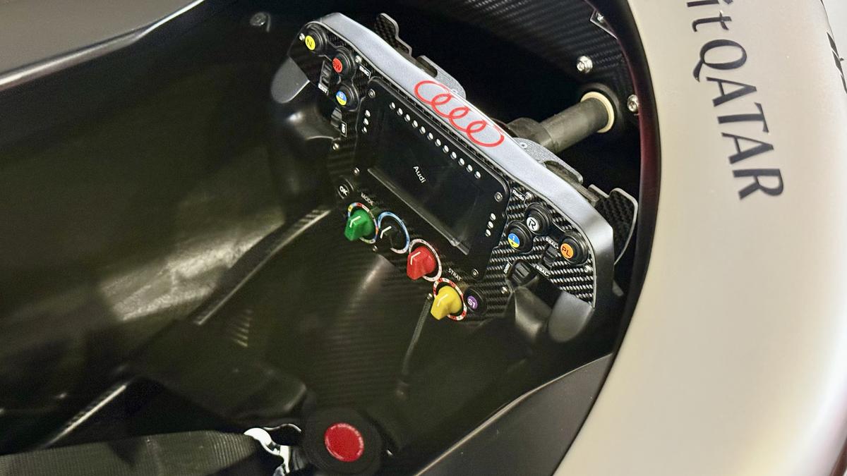 Monopostul Audi R26 de Formula 1 a fost adus la București » Unde poate fi văzută mașina constructorului german