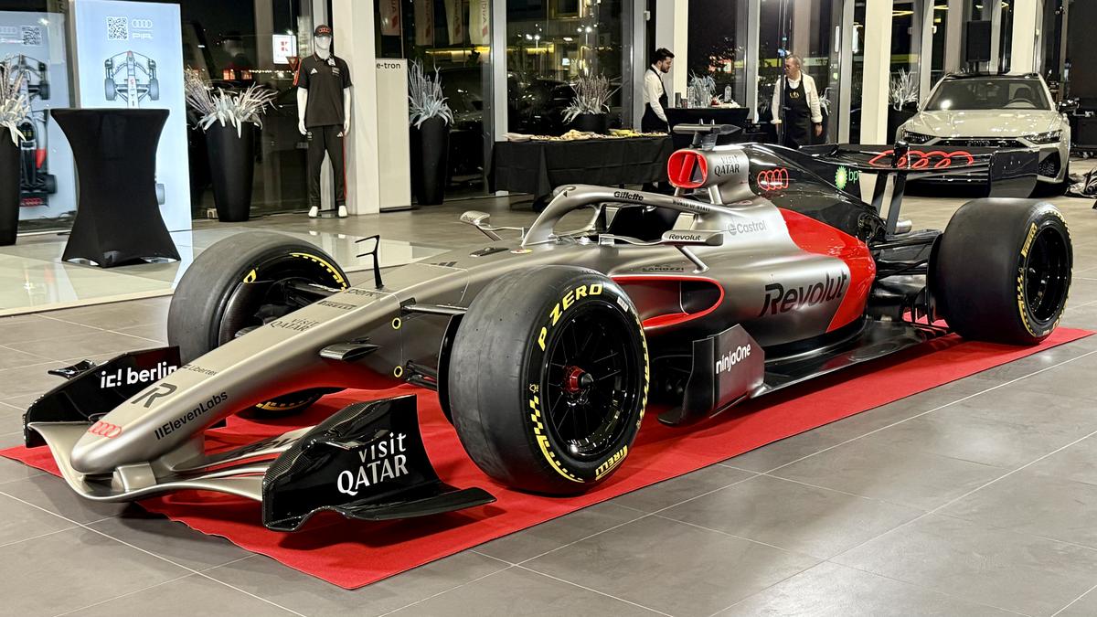 Monopostul Audi R26 de Formula 1 a fost adus la București » Unde poate fi văzută mașina constructorului german