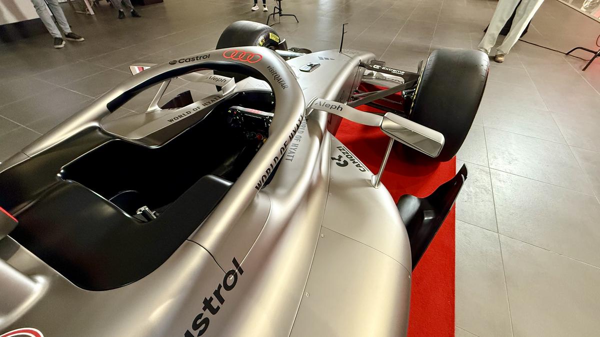 Monopostul Audi R26 de Formula 1 a fost adus la București » Unde poate fi văzută mașina constructorului german