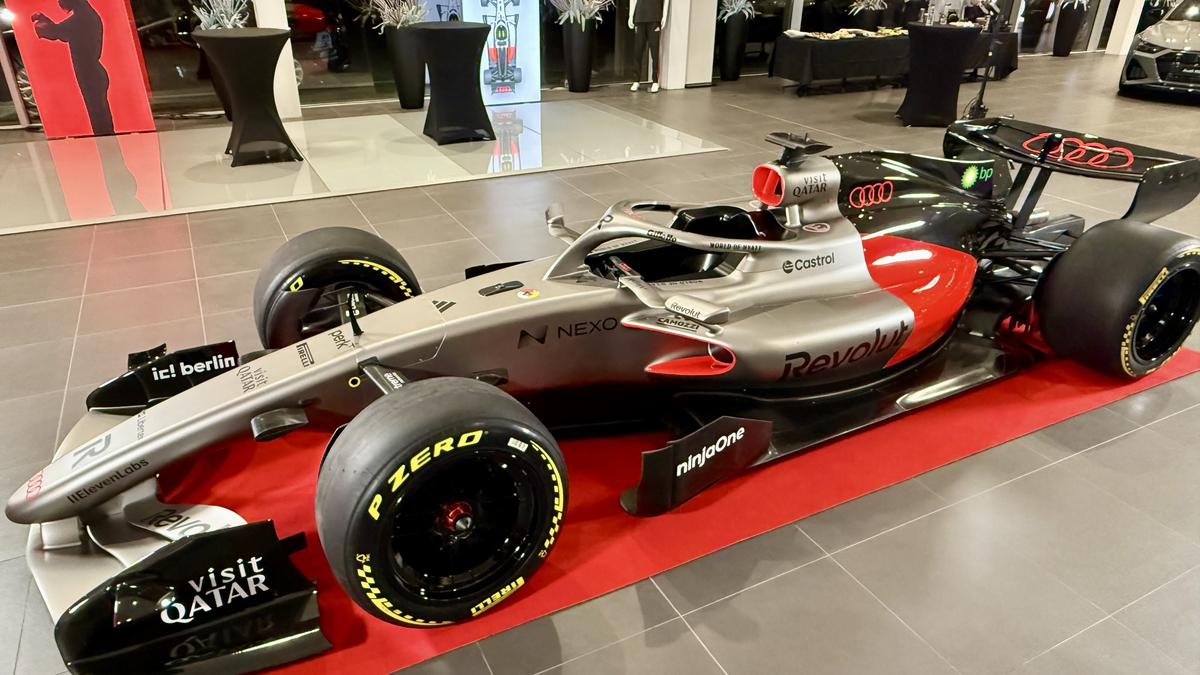 Monopostul Audi R26 de Formula 1 a fost adus la București » Unde poate fi văzută mașina constructorului german