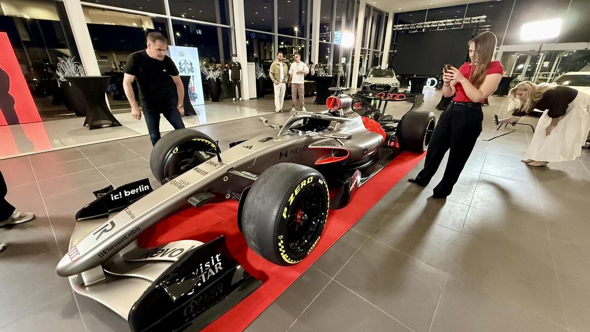 Monopostul Audi R26 de Formula 1 a fost adus la București » Unde poate fi văzută mașina constructorului german