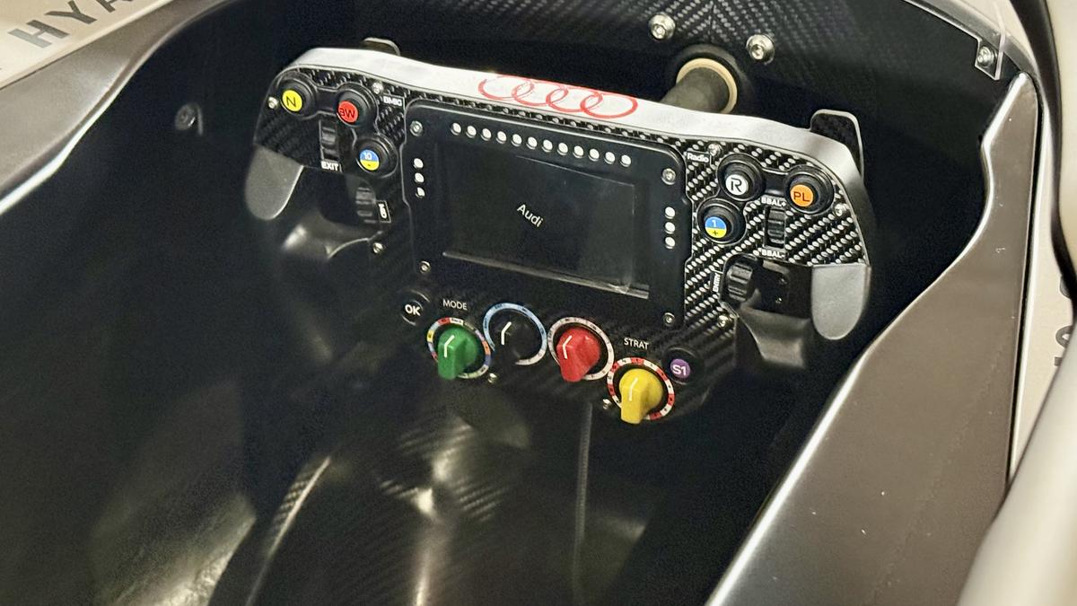 Monopostul Audi R26 de Formula 1 a fost adus la București » Unde poate fi văzută mașina constructorului german