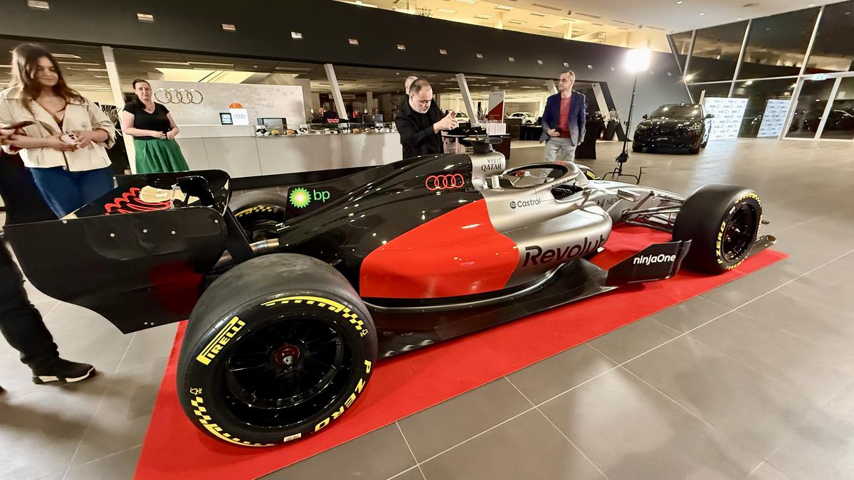 Monopostul Audi R26 de Formula 1 a fost adus la București » Unde poate fi văzută mașina constructorului german