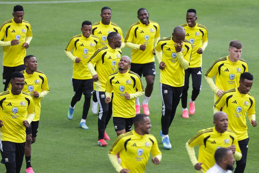 Imagine de la antrenamentul Africii de Sud de la Pachuca Meciul de azi se joacă la 2.250 de metri! Ce păţeşte corpul unui jucător după un sprint de 30 de metri: „Simți că respiri sticlă pisată!”
