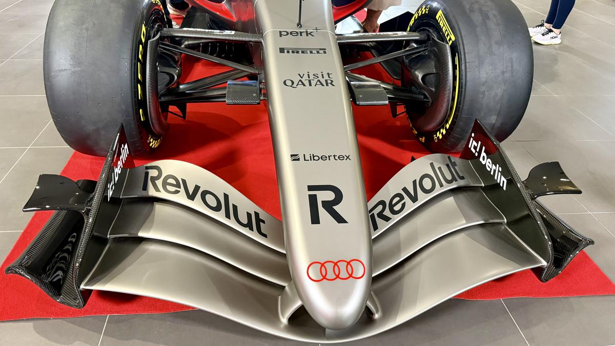 Monopostul Audi R26 de Formula 1 a fost adus la București » Unde poate fi văzută mașina constructorului german