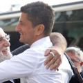 Ivan Savvidis și Răzvan Lucescu, în 2024, la sărbătoarea ultimului titlu câștigat de PAOK. Acum, aproape de o despărțire
