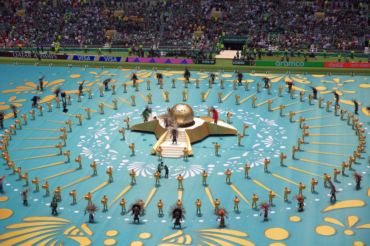 Au transformat Mondialul într-o fiesta mexicană » Spectacol extraordinar în deschidere: 80.000 de oameni la stadion de la 8 dimineața!