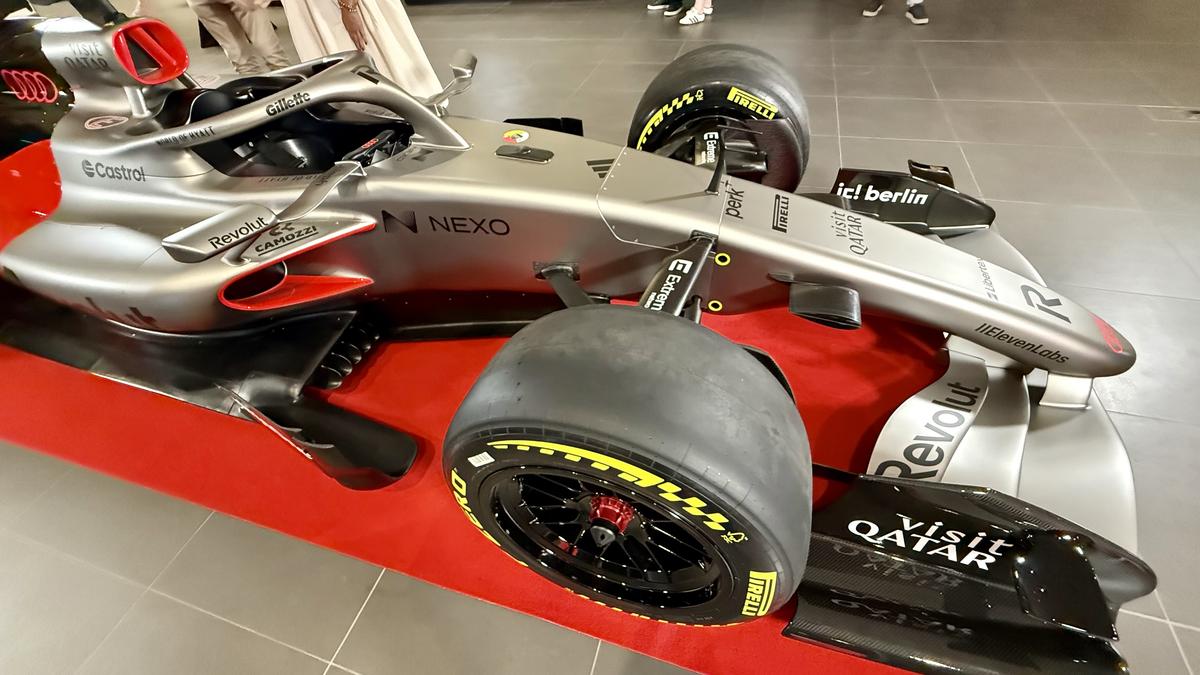 Monopostul Audi R26 de Formula 1 a fost adus la București » Unde poate fi văzută mașina constructorului german