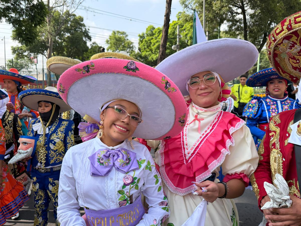 Au transformat Mondialul într-o fiesta mexicană » Spectacol extraordinar în deschidere: 80.000 de oameni la stadion de la 8 dimineața!