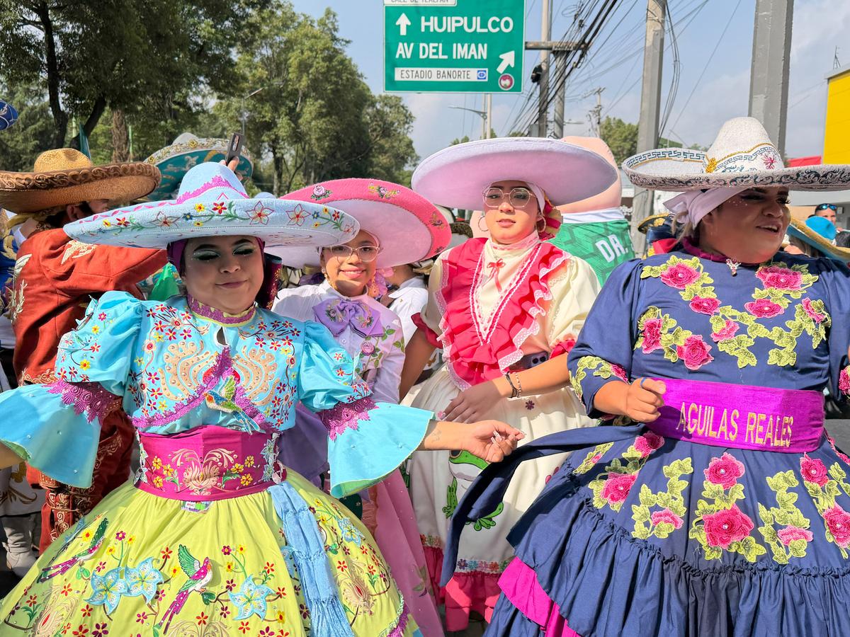 Au transformat Mondialul într-o fiesta mexicană » Spectacol extraordinar în deschidere: 80.000 de oameni la stadion de la 8 dimineața!