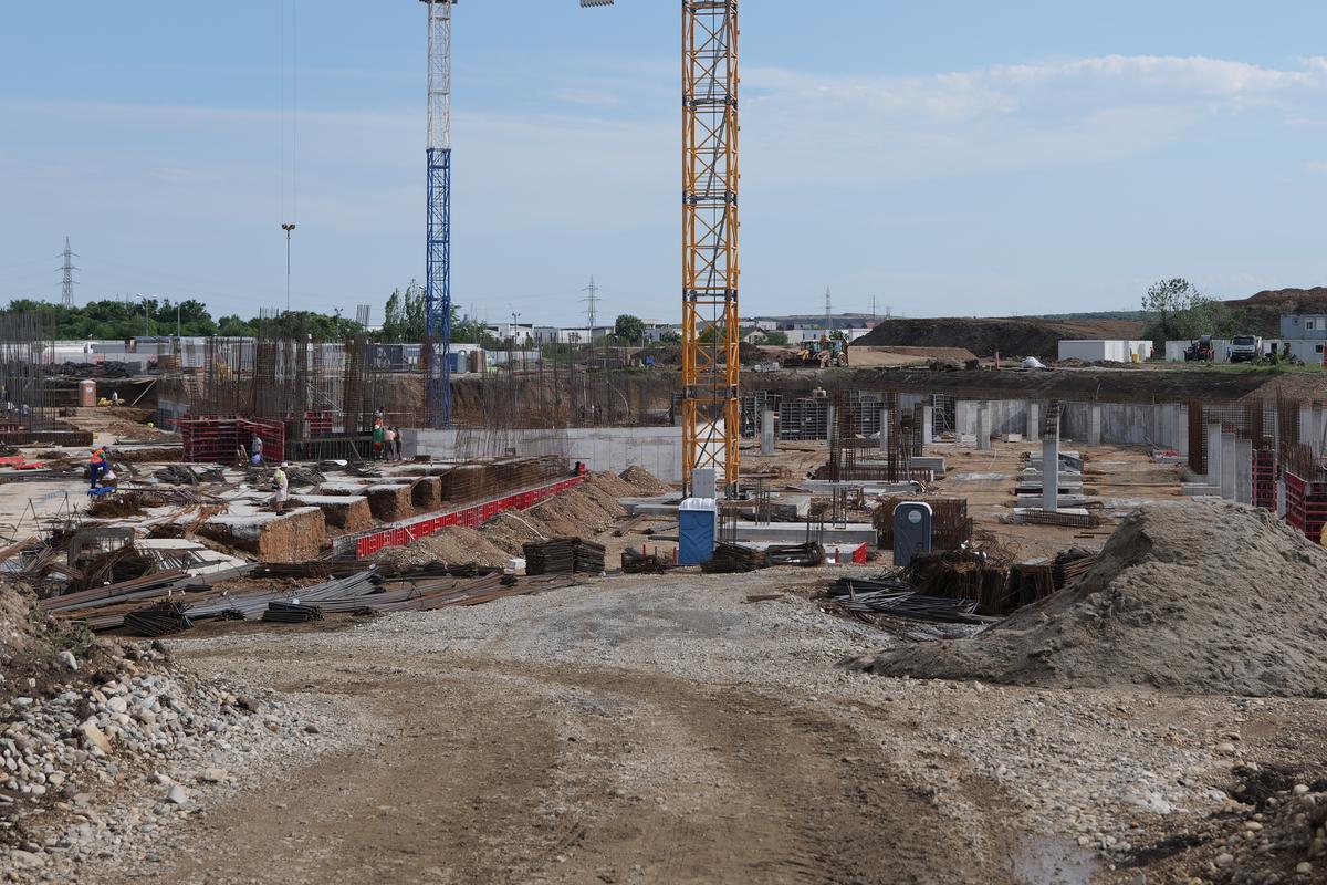 Se construiește stadionul viitorului în România » Va funcționa exclusiv cu energie regenerabilă: GSP a vizitat șantierul unde se muncește la 30 de grade!