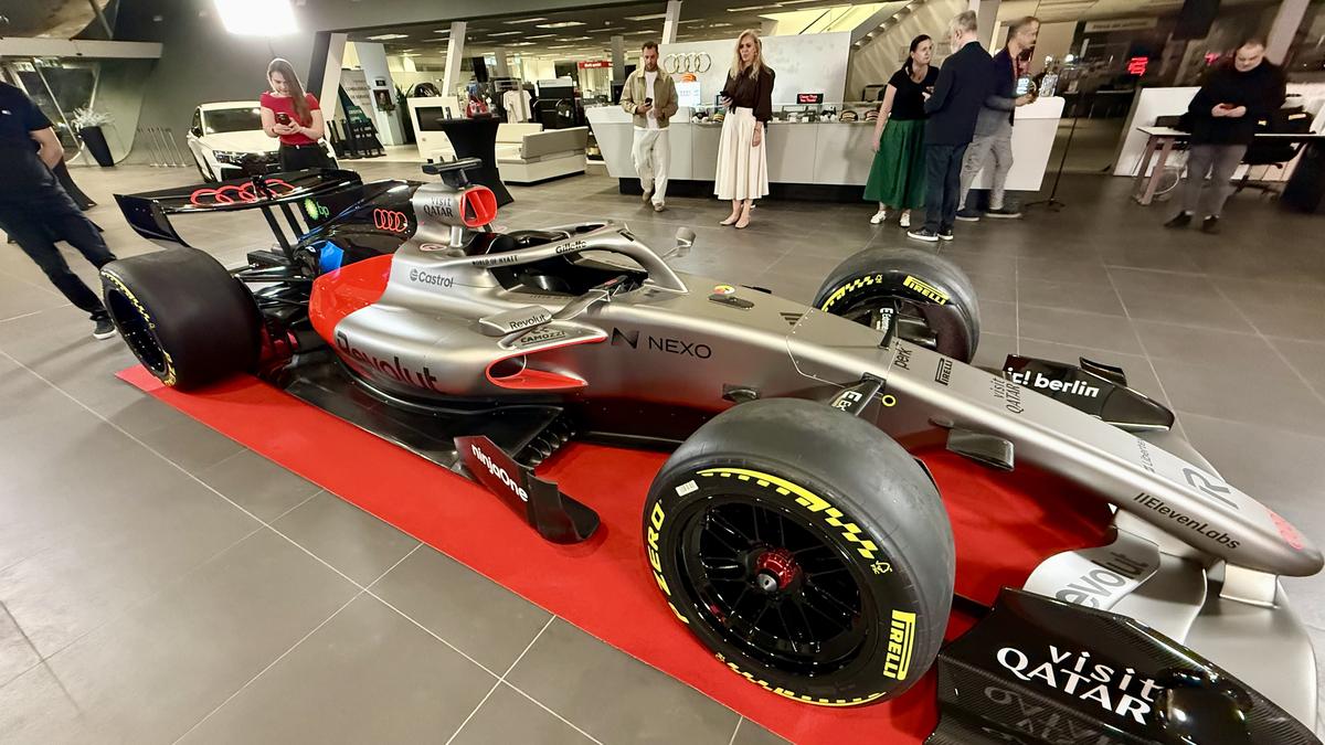 Monopostul Audi R26 de Formula 1 a fost adus la București » Unde poate fi văzută mașina constructorului german