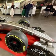 Monopostul de Formula 1 Audi R26 este expus în București, la Porsche Pipera. Foto: Andrei Crăițoiu (GSP.RO)