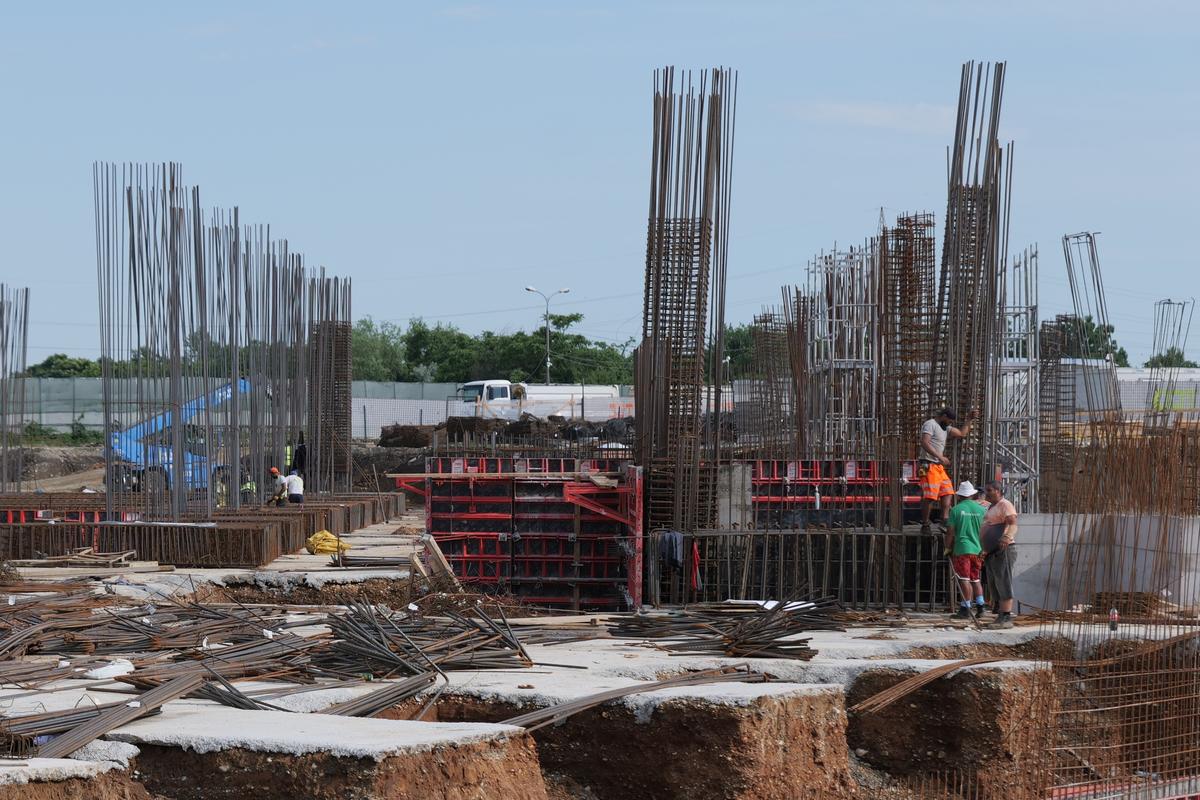 Se construiește stadionul viitorului în România » Va funcționa exclusiv cu energie regenerabilă: GSP a vizitat șantierul unde se muncește la 30 de grade!