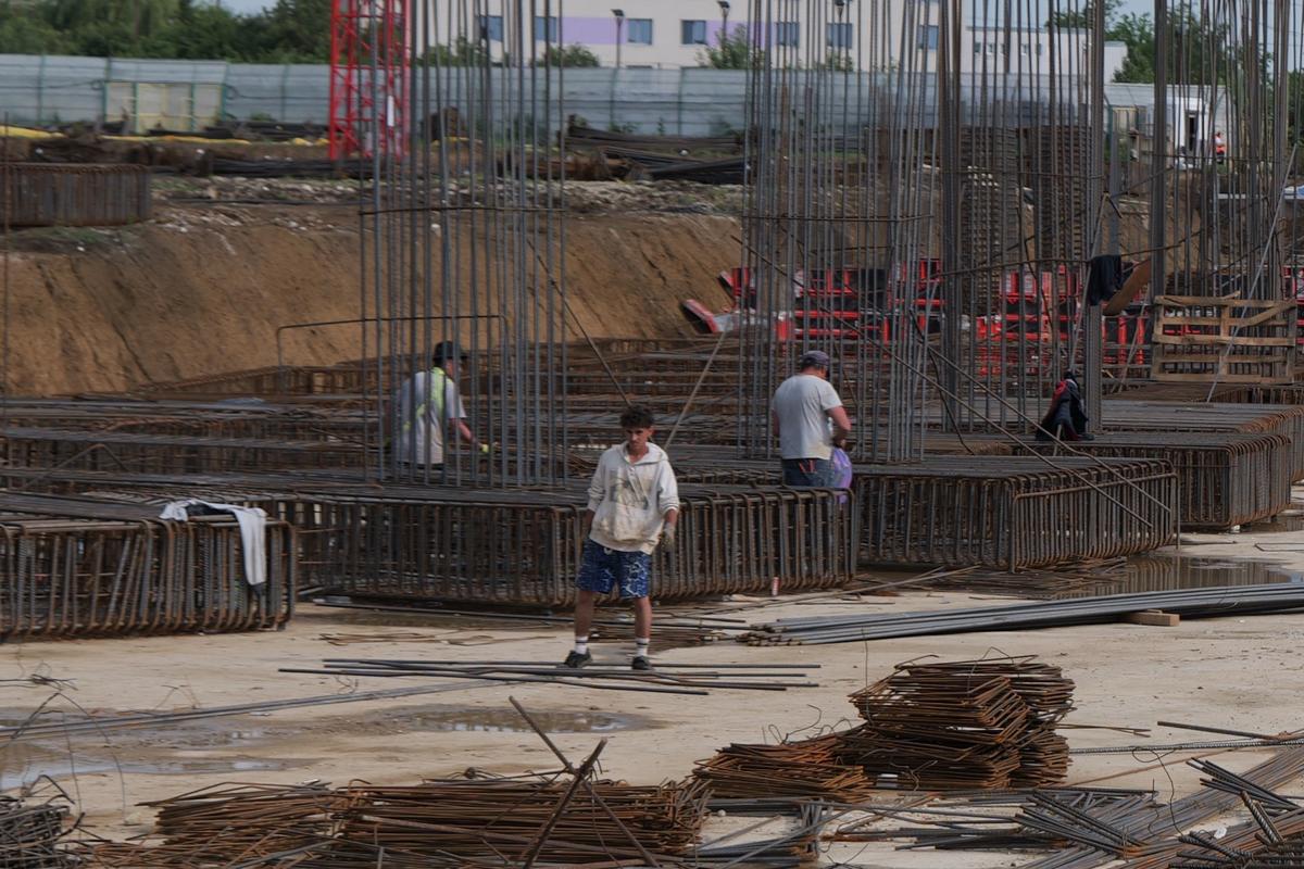 Se construiește stadionul viitorului în România » Va funcționa exclusiv cu energie regenerabilă: GSP a vizitat șantierul unde se muncește la 30 de grade!