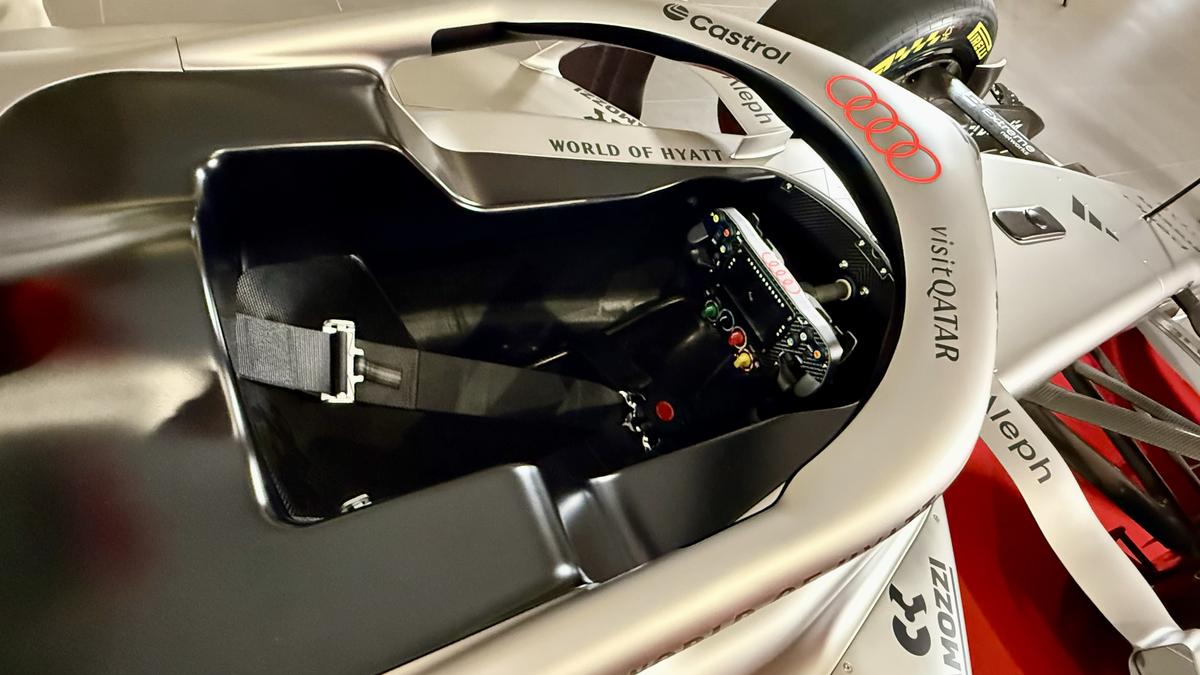 Monopostul Audi R26 de Formula 1 a fost adus la București » Unde poate fi văzută mașina constructorului german