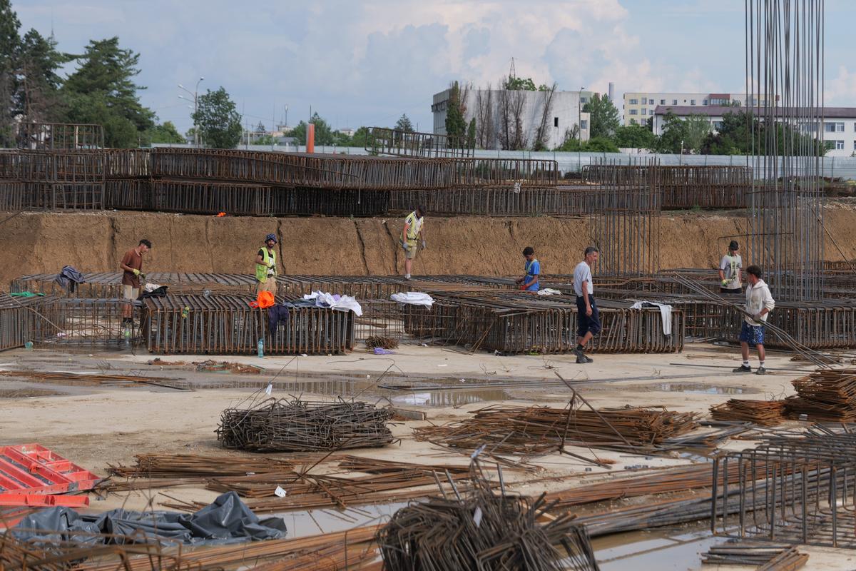 Se construiește stadionul viitorului în România » Va funcționa exclusiv cu energie regenerabilă: GSP a vizitat șantierul unde se muncește la 30 de grade!