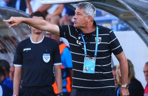 Cristiano Bergodi, antrenorul Craiovei, spune că echipa lui va încerca să profite de punctele slabe ale celor de la FCSB: ”Băieții s-au pregătit bine fizic, tactic. Nu știu mental. Sunt emoții și trebuie gestionate pe teren”.