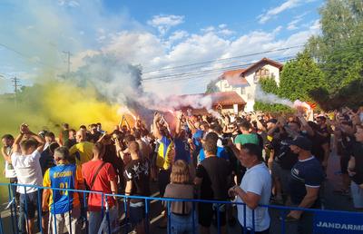 PETROLUL - RAPID. FOTO Atmosferă de derby și pe timp de coronavirus! Spectacol făcut de „lupii galbeni” la arena „Ilie Oană”, însă fără distanțare socială