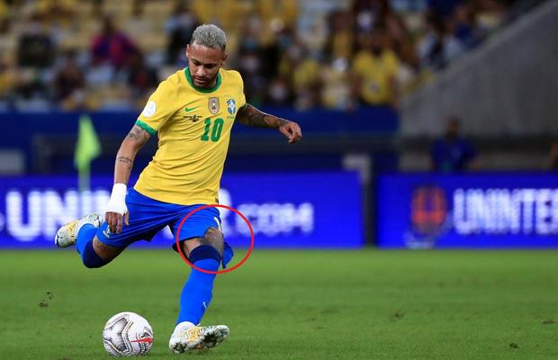 Neymar a ieșit șifonat din finala cu Argentina » I-au sfâșiat echipamentul! Imaginea a făcut înconjurul lumii