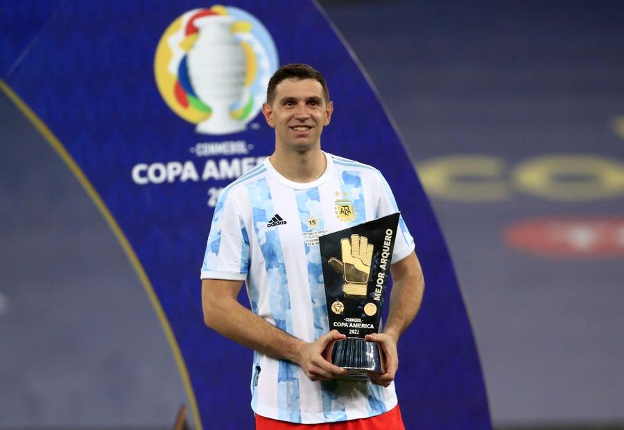 Emiliano Martinez / foto: GuliverGetty Images „Am vrut să-l ajutăm pe Messi să câștige trofeul. Acum merg să-mi îmbrățișez fetița” » Povestea emoționantă a lui Emiliano Martinez, eroul Argentinei din semifinale