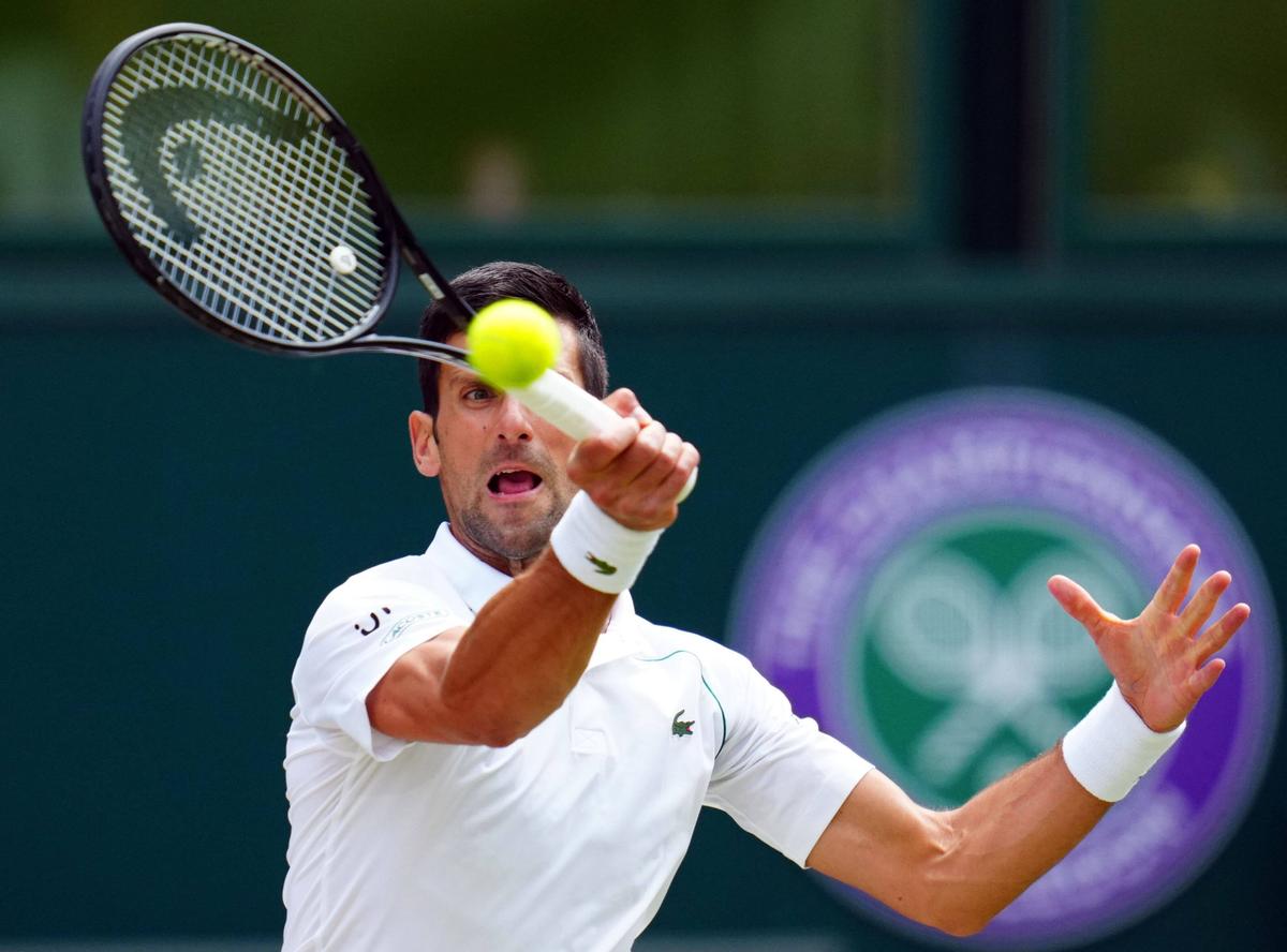 „Sărutabilul” Novak Djokovic, susținut cu inventivitate la finala Wimbledon » Mesajul care a cucerit Arena Centrală
