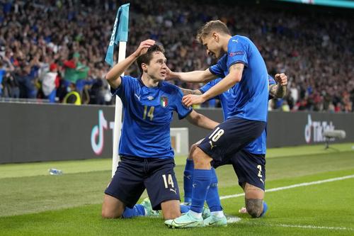 Julian Nagelsmann, 33 de ani, antrenorul lui Bayern Munchen, spune că i-ar plăcea să-l antreneze pe Federico Chiesa (23). Fotbalistul de bandă al lui Juventus e așteptat să înceapă titular finala Euro 2020, Italia - Anglia.