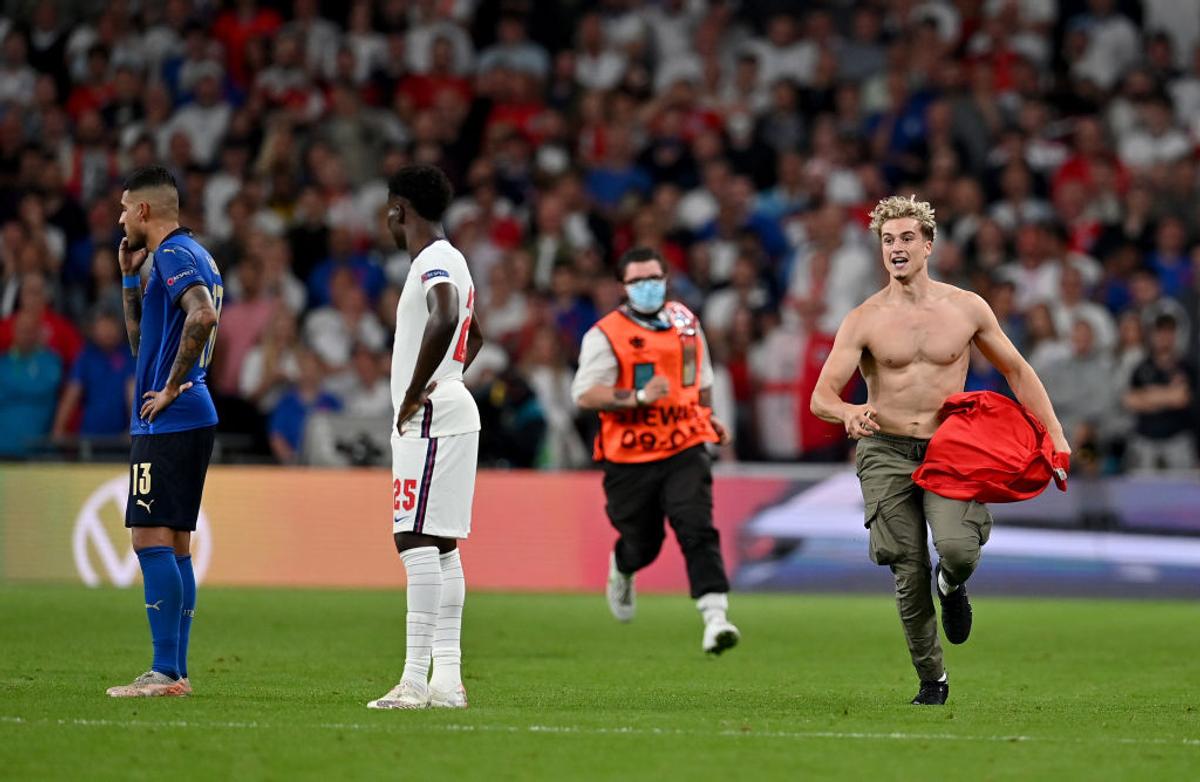 FOTO Pitch invader la Italia - Anglia, finala EURO 2020