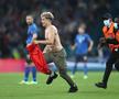 FOTO Pitch invader la Italia - Anglia, finala EURO 2020