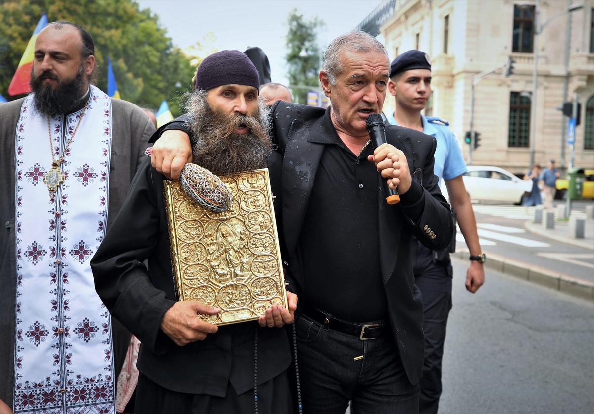 Gigi Becali, protest după „Bucharest Pride” / FOTO: Dumitru Angelescu (Libertatea)