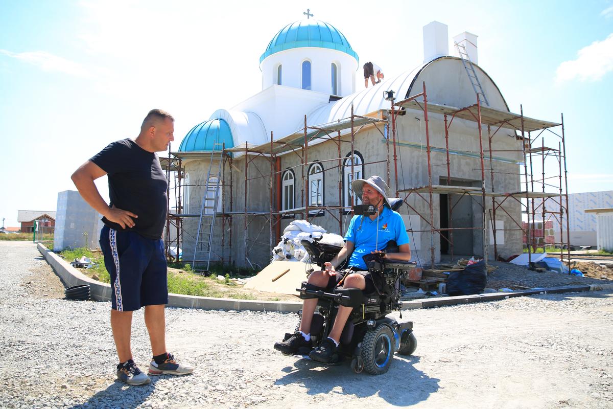INIMA SPORTULUI: Prietenul lui Hristos, de lângă Strada Prieteniei » La 11 ani de la accidentul care l-a imobilizat, Mihai Neșu e șef de șantier la centrul pe care-l construiește lângă Oradea. Mai are nevoie de 1,8 milioane de euro + Cum îl poți ajuta
