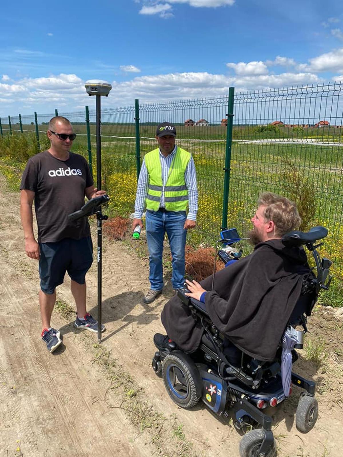 INIMA SPORTULUI: Prietenul lui Hristos, de lângă Strada Prieteniei » La 11 ani de la accidentul care l-a imobilizat, Mihai Neșu e șef de șantier la centrul pe care-l construiește lângă Oradea. Mai are nevoie de 1,8 milioane de euro + Cum îl poți ajuta