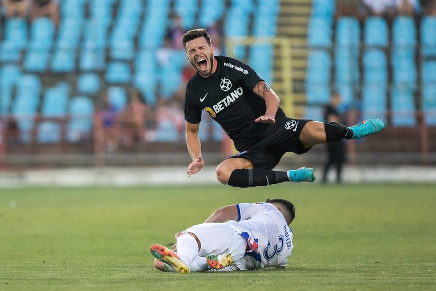 Duelurile au fost de multe ori extrem de tari, Cordea fiind unul dintre cei care au simțit pe propria piele agresivitatea jucătorilor lui Dorinel Munteanu FOTO Sorin Pană/Sportul Ilustrat În provincie, FCSB continuă să fie Steaua! Ce performanță a reușit echipa roș-albastră