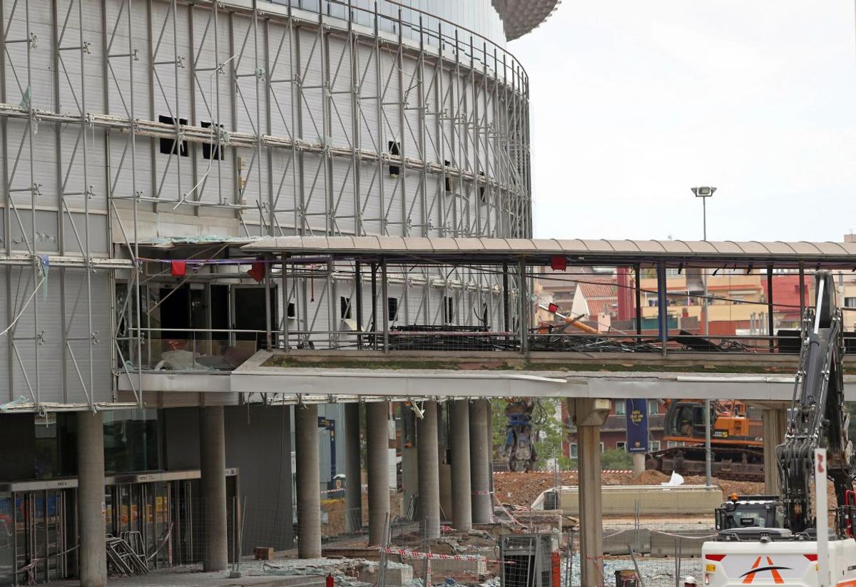 Excavatoarele, în acțiune pe Camp Nou » Imagini impresionante de la demolarea celebrului stadion! Unde va juca Barcelona