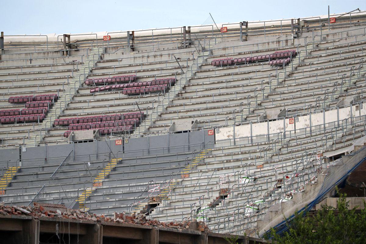Excavatoarele, în acțiune pe Camp Nou » Imagini impresionante de la demolarea celebrului stadion! Unde va juca Barcelona