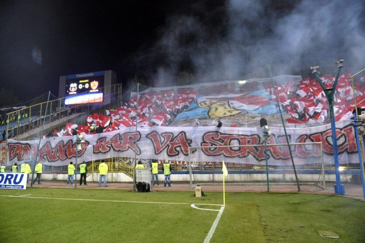 Imagini senzaționale de la ultimul FCSB - Dinamo jucat în Ghencea » Scenografii de senzație și ipostaze unice cu Halep, Mihai Stoica și arbitrul Alexandru Tudor