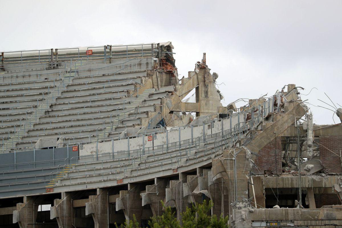 Excavatoarele, în acțiune pe Camp Nou » Imagini impresionante de la demolarea celebrului stadion! Unde va juca Barcelona