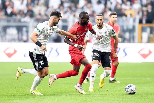Durel Avounou, în centru // foto: Imago Images