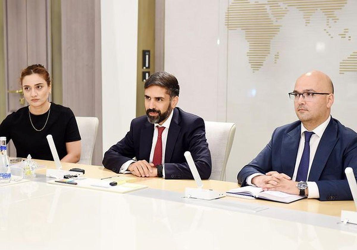 Adrian Mutu prezentat de Neftchi ca la adunările ONU! » Imagini inedite din Baku