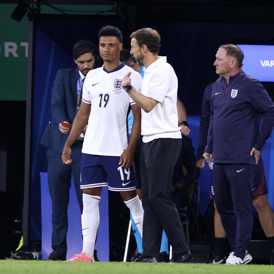 Southgate îi oferă ultimele indicații lui Watkins / FOTO: Imago 5 bune, 5 rele din semifinalele Euro 2024 » Jucătorul care a stârnit o criză pe tot Pământul: „Tu ce făceai atunci?” și Jucătorul arogant și „cu gura proastă, care a fost plesnit imediat peste ea!”