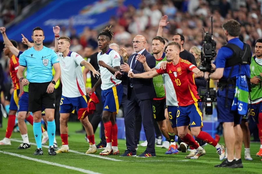 Luis de la Fuente, gata să sărbătorească calificarea Spaniei în finala Euro 2024 / Foto: Imago Federația spaniolă îi va tripla contractul lui Luis de la Fuente, indiferent de rezultatul meciului cu Anglia!