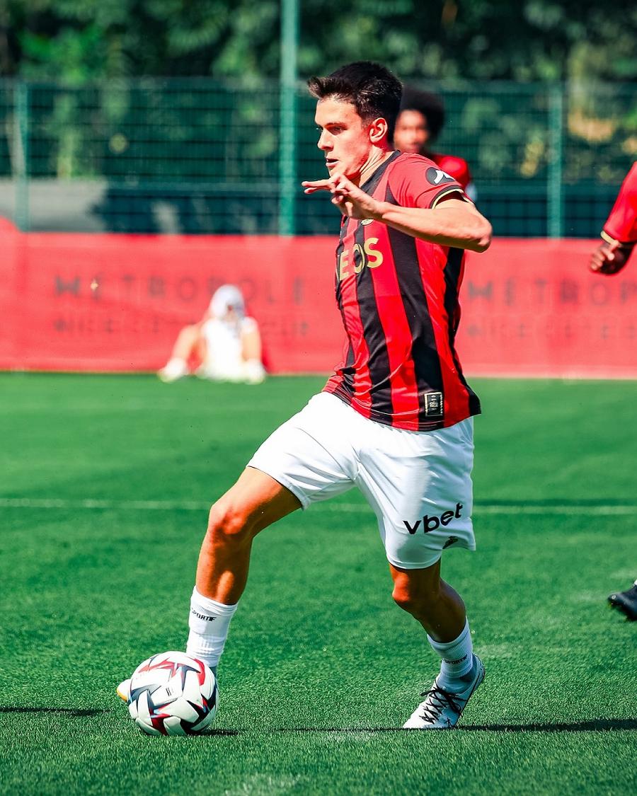 Rareș Ilie în amicalul OGC Nice - FC Laussanne-Sport. Foto: OGC Nice S-a decis viitorul lui Rareș Ilie » Președintele clubului a făcut anunțul după primul meci amical
