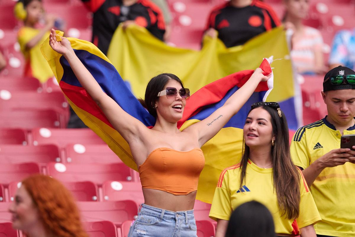 Miss Columbia în tribune la Copa America » Au atras toate privirile printre cei 70.000 de spectatori prezenți la semifinala din Charlotte