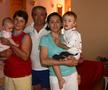 Familai de acasă în anul 2008, când Amalia și Vlad erau niște copii