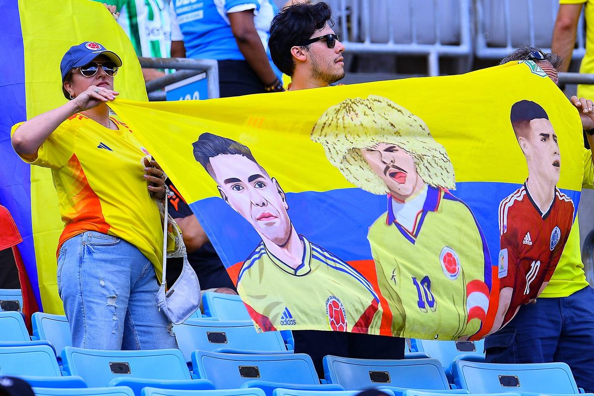 Miss Columbia în tribune la Copa America » Au atras toate privirile printre cei 70.000 de spectatori prezenți la semifinala din Charlotte