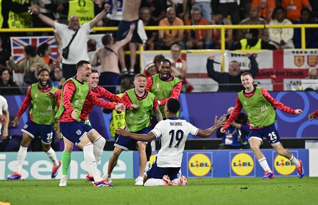 Semifinalele golurilor improbabile! Spania și Anglia, în finala EURO după faze în care șansele de reușită erau infime